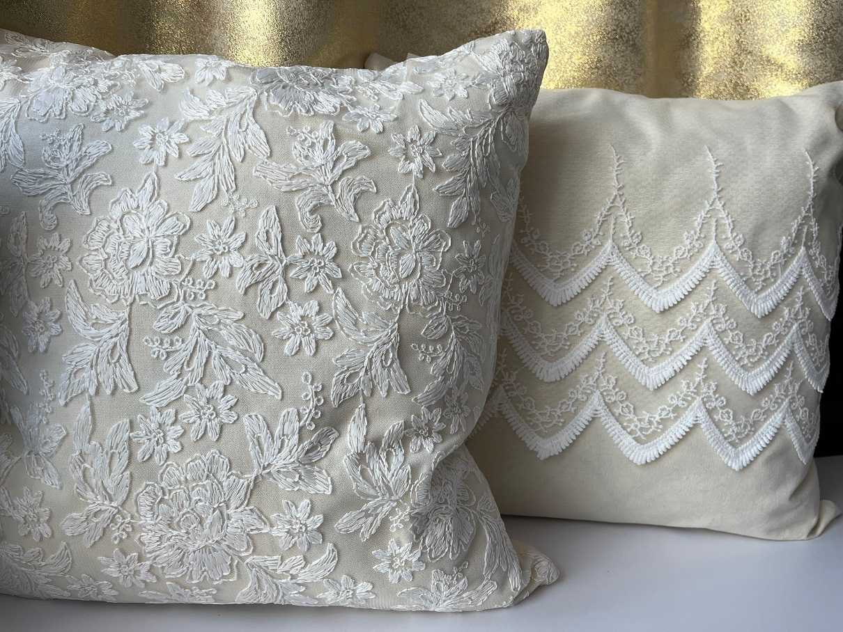 Zdjęcie poduszek beżowych ze wzorem