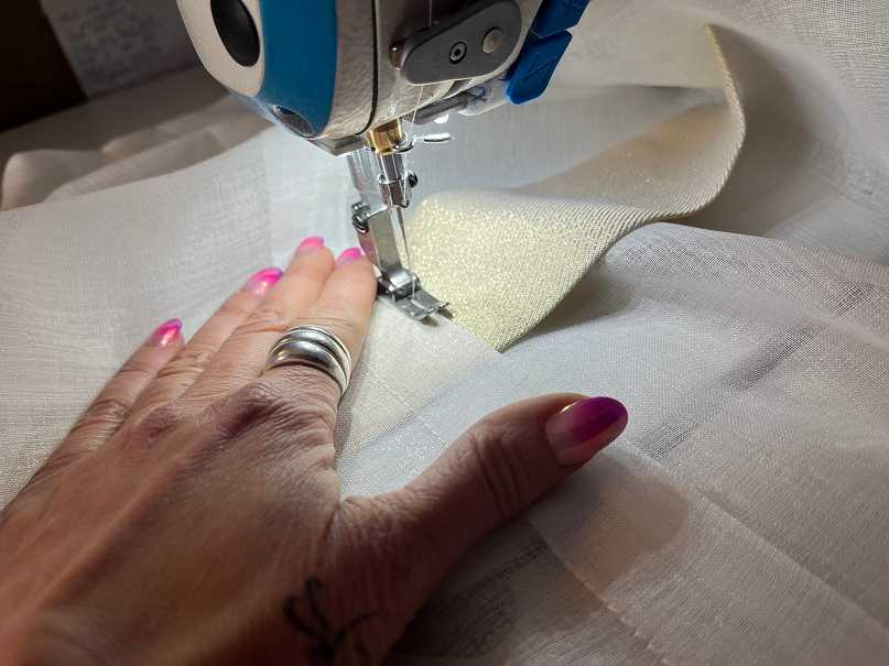 Zdjęcie przemysłowej maszyny do szycia