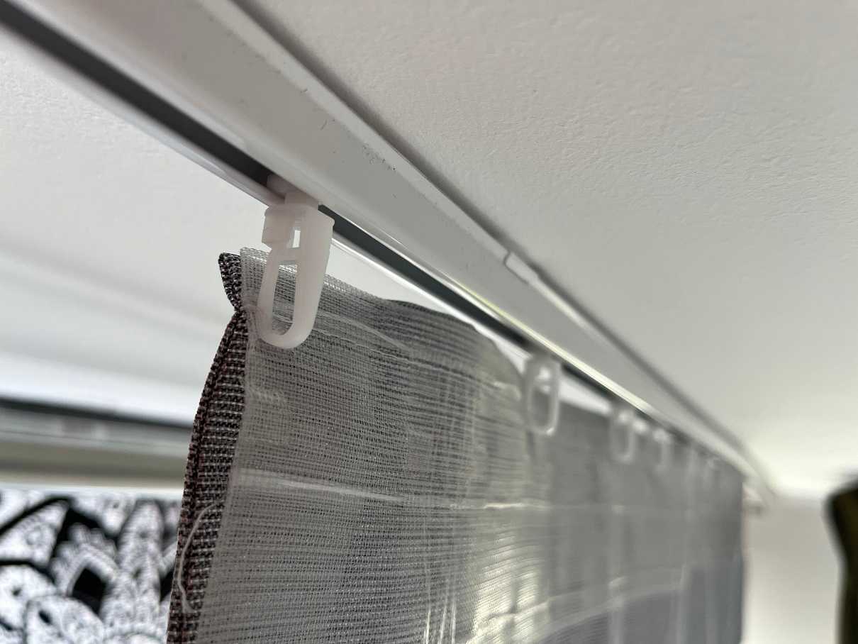 Zdjęcie karnisza na szynie