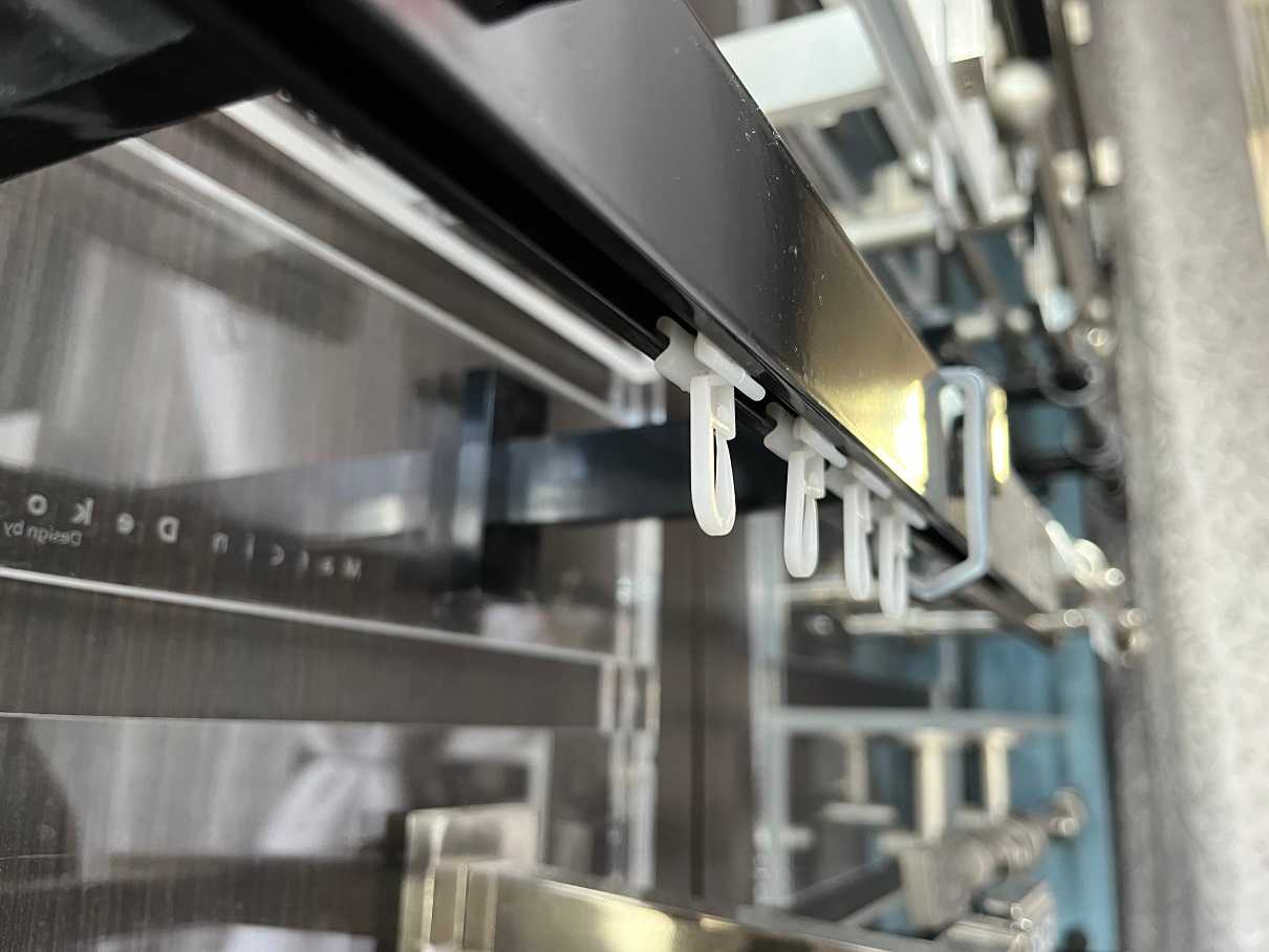 Zdjęcie próbnika karnisza szynowego