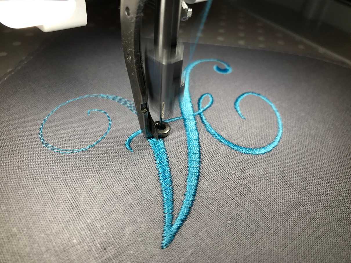 Zdjęcie haftu z literką